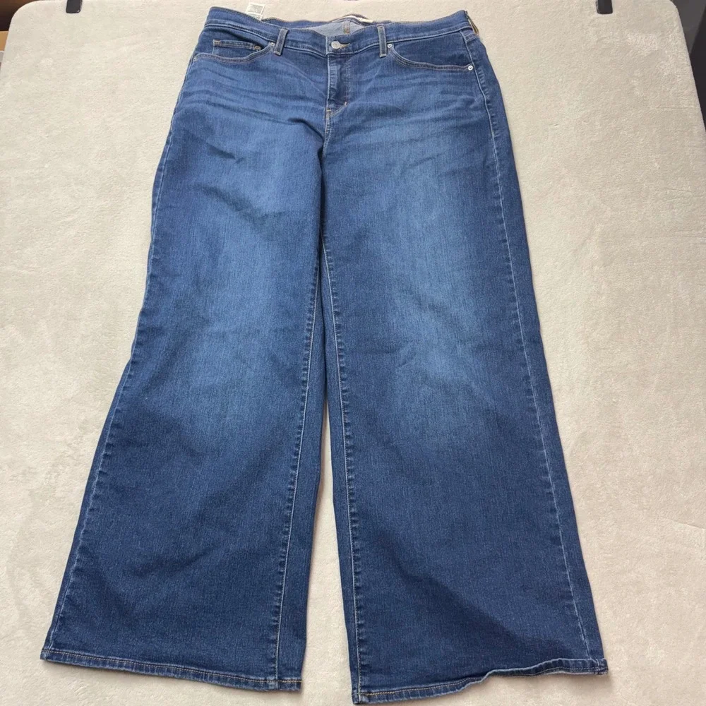 Levis 318 Shaping Wide Leg Jeans Womens 18W Medium Wash Denim Stretch 00337-0000